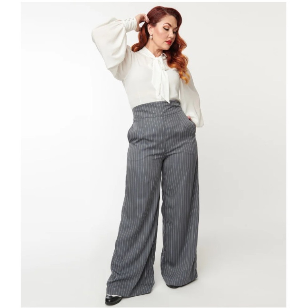 Unique Vintage 1940s Grey and White Pinstripe High Waisted Pants XL/14
